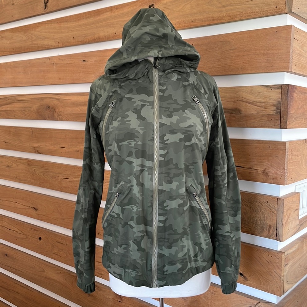 Lululemon Rise and Shine jacket - Original Camo